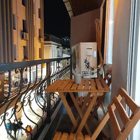 Luxury Duplex In The Center Of Alsancak 아파트