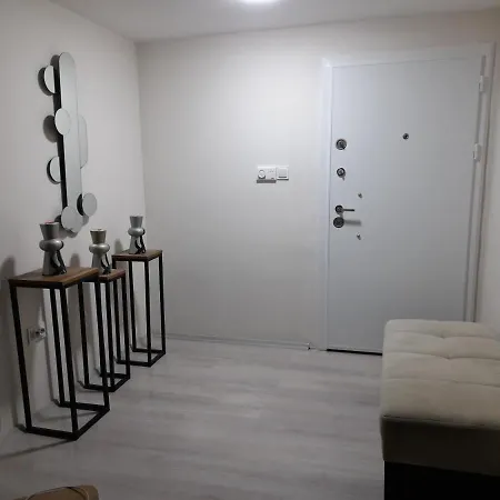 Luxury Duplex In The Center Of Alsancak 아파트